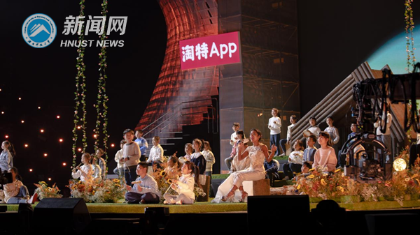 “心与馨”志愿支教服务队带领又一支合唱团登上大舞台！