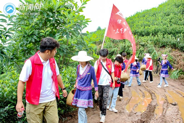 山路跋涉_副本.jpg