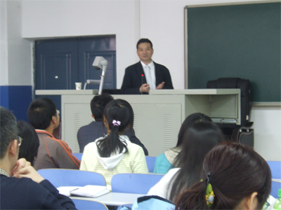 丁钢教授在我校讲学
