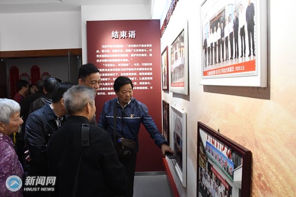 2参观杨开慧纪念馆1.JPG