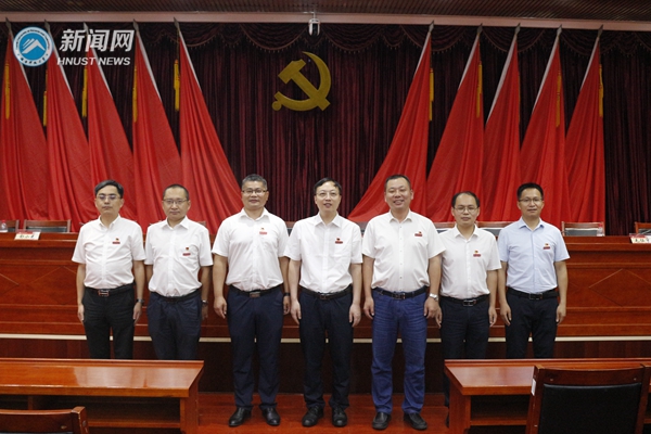 党委班子合影_副本.jpg