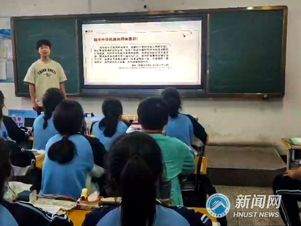 图为实验中学学生认真聆听宣讲_副本.jpg