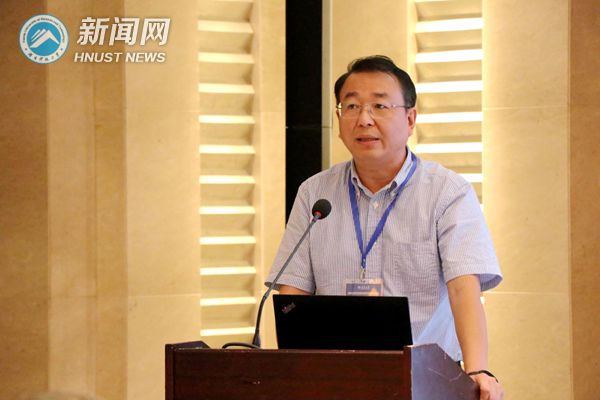 李海萍作专题报告_副本.jpg