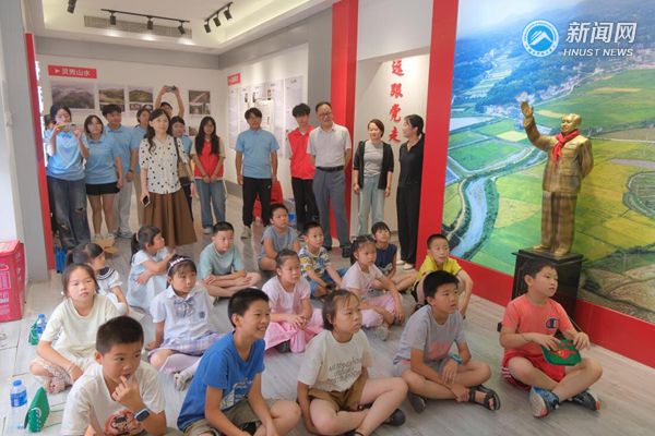 9e055ea253bf47ef962950d5f829164f.jpg 爱心课堂活动现场_proc.jpg