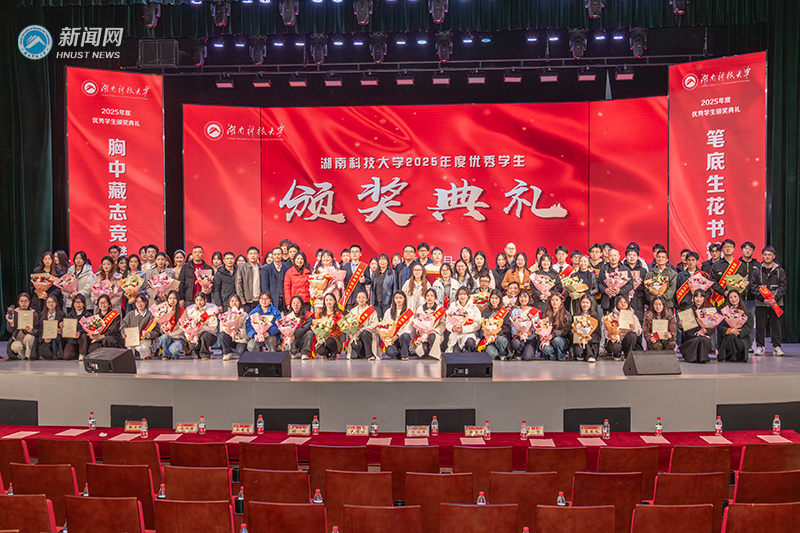 c7da1ee8007d4a93bde0c94711acf233.jpg 大合照-杨永鸿.jpg