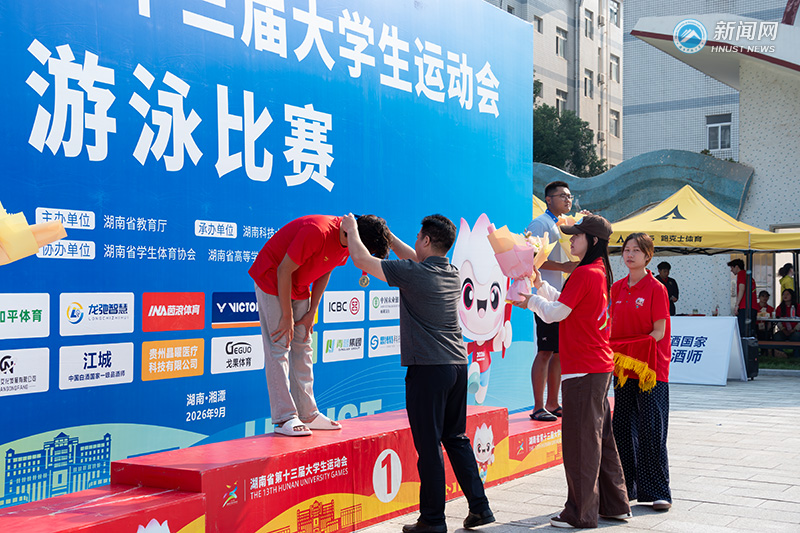 龙銮杰2.jpg